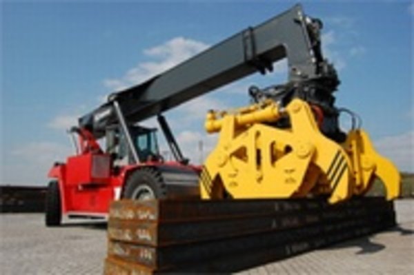 Reachstacker bewegen bis zu 24.000 Tonnen pro Tag