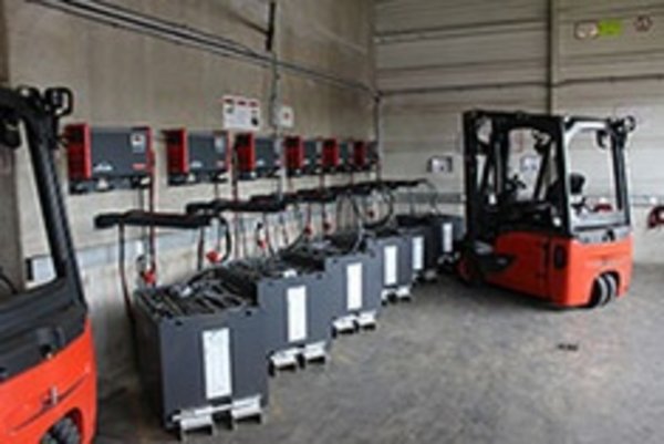 Fronius Batterie-Ladegeräte Selectiva und Cool battery Guide Easy bei Quehenberger Logistics