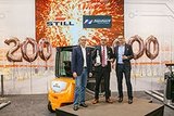 Im Rahmen der diesjährigen LogiMAT 2018 wurde der 200.000ste STILL RX-Stapler feierlich an die Seifert Logistics GmbH übergeben.