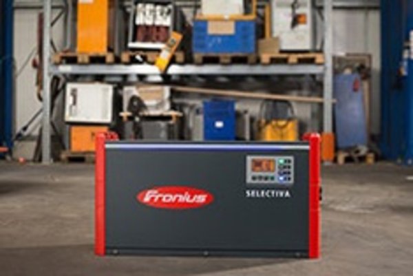 Fronius Batterieladetechnik standardisiert Mietstaplerflotten