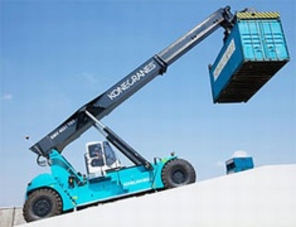 Konecranes Schwerstapler und Reachstackers auf der LogiMAt 2012