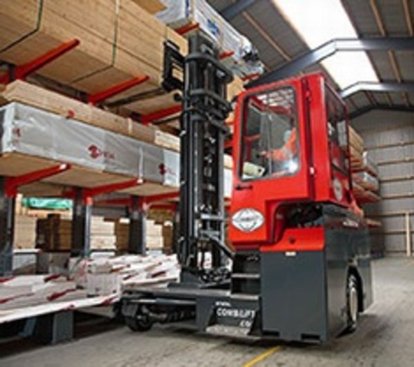 Combilift & Aisle-Master auf der LogiMAT 2015