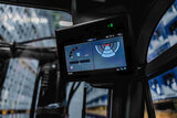 Das Assistenzsystem Linde Reverse Assist Radar warnt Staplerfahrer akustisch sowie visuell über das optional verfügbare 7‘‘-Display, wenn sich im rückwärtigen Fahrbereich bewegliche oder statische Objekte befinden.