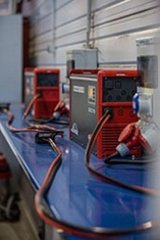 Mit dem neuartigen Ri-Ladeprozess können die Fronius-Geräte den Stromverbrauch verringern und gleichzeitig die Lebensdauer der Antriebsbatterien erhöhen.