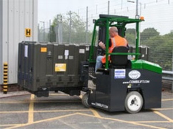 Combilift Vierwegestapler und Schmalgangstapler auf der LogiMAT 2012