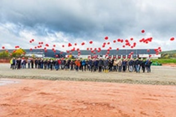 Fronius Deutschland feiert Spatenstich in Neuhof-Dorfborn