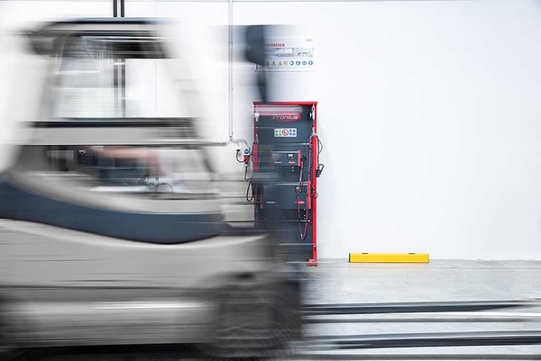 Fronius Zuverlässige Einsatzbereitschaft von Elektrostaplern