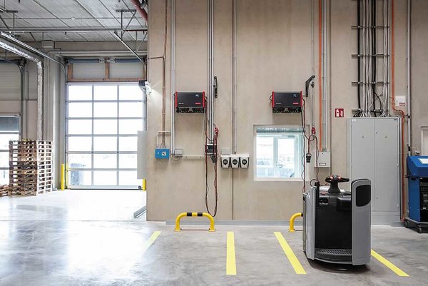 Fronius Zuverlässige Einsatzbereitschaft von Elektrostaplern
