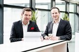 Andreas Prielinger (li.) und Patrick Gojer, Leiter der Business Unit Perfect Charging bei Fronius International.