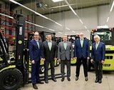 V.li n.re: Stefan Budweit, Director Sales & Marketing, Andreas Krause, COO, Rolf Eiten President & CEO, Markus Jöckel, Director Parts Sales & Truck Admin, Klaus Krentscher, Director Technical Support.